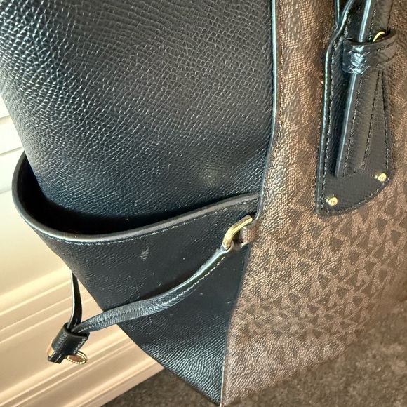 Michael Kors Elegant Brown and Black Tote - Picture 6 of 12